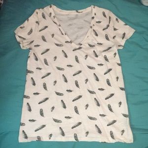 •Merona Feather Pattern Top•